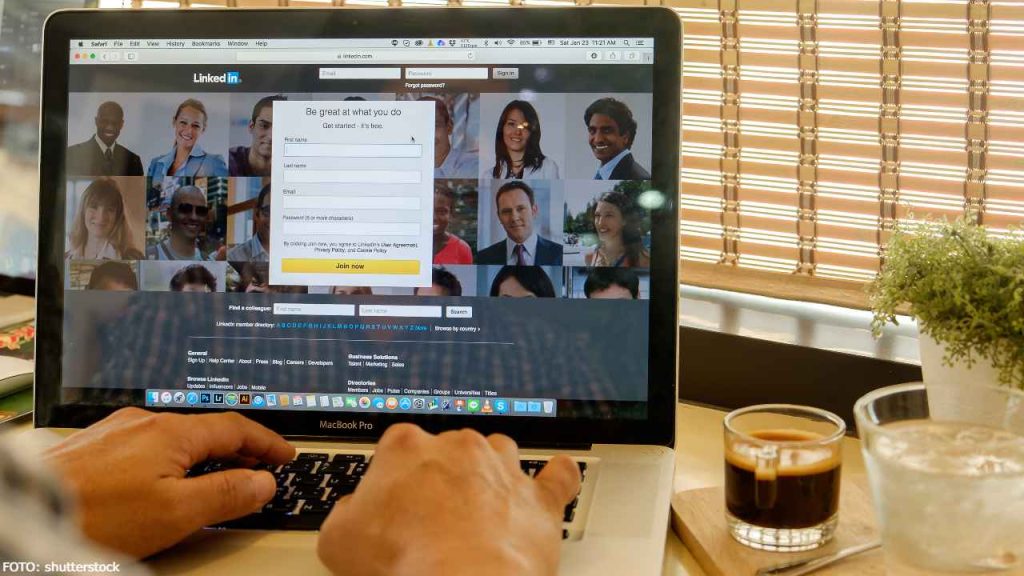 Uno de los errores más frecuentes en LinkedIn es publicar contenido sin intención o replicar plantillas genéricas que no representan tu voz real como profesional.