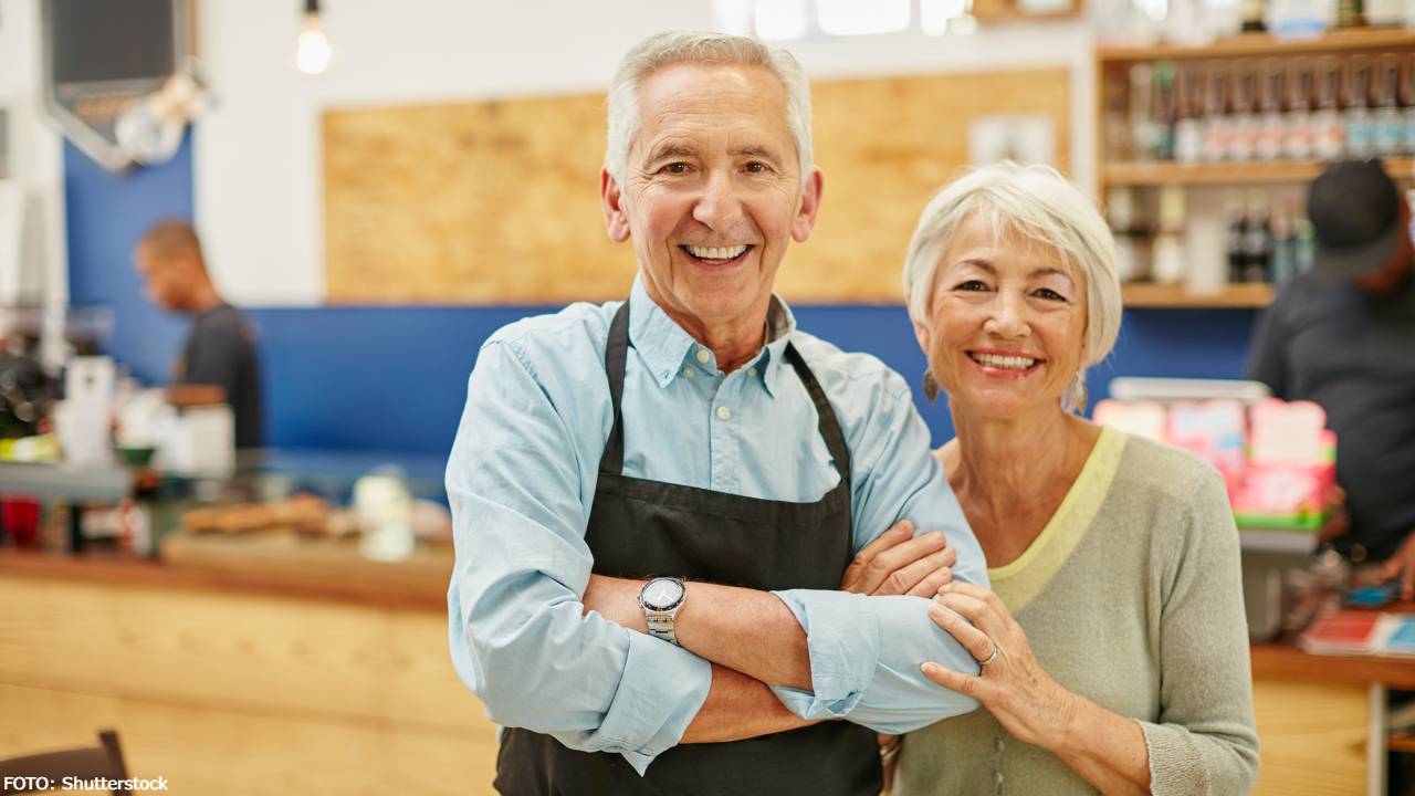 adultos mayores emprender emprendimiento shutterstock
