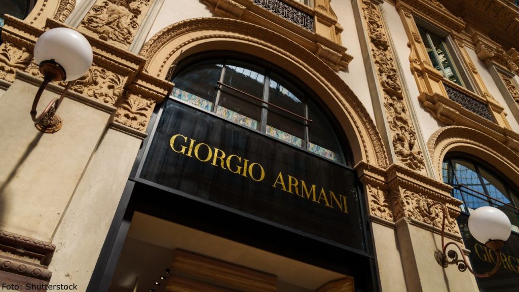 El Grupo Armani confirmó con tristeza el fallecimiento de su fundador, Giorgio Armani, figura clave en la moda global.