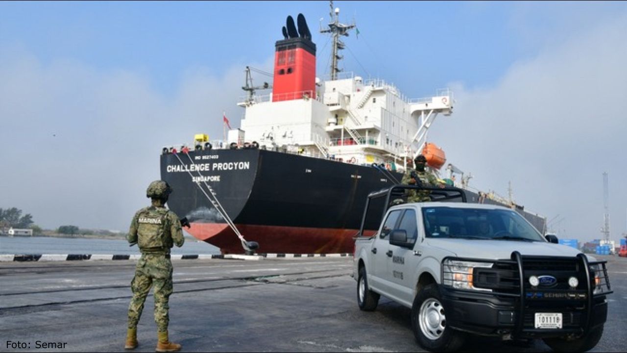 Red de huachicol fiscal desmantelada en Tamaulipas deja 14 detenidos, entre empresarios y marinos.