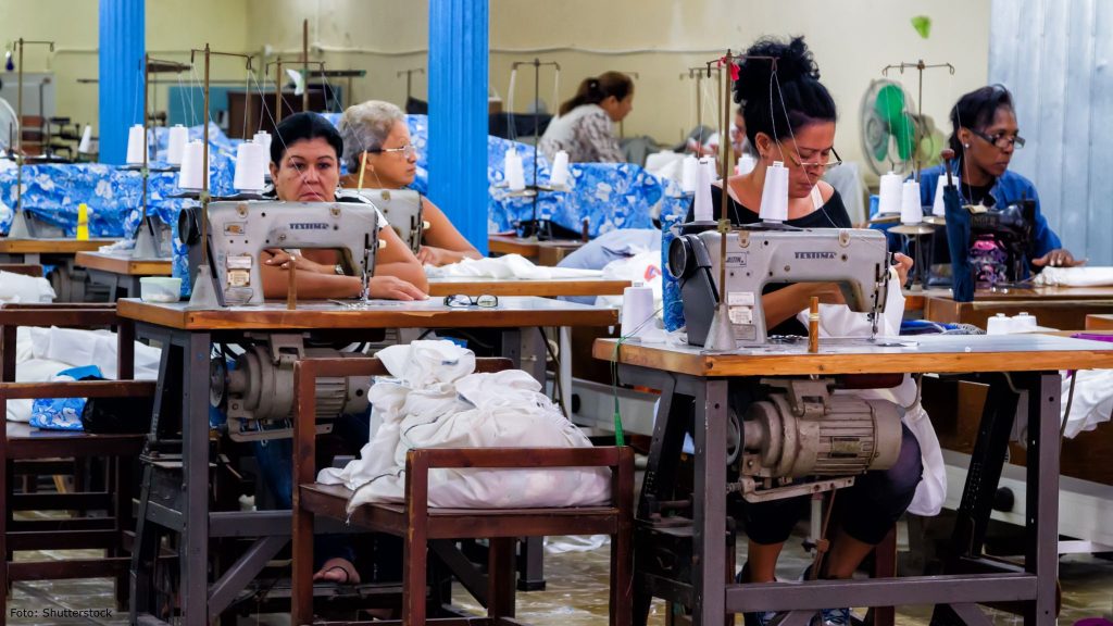 La pobreza laboral en México afecta al 35.1% de la población. INEGI explica cómo el ingreso, la desigualdad y la informalidad influyen en este fenómeno que impacta a millones de trabajadores.