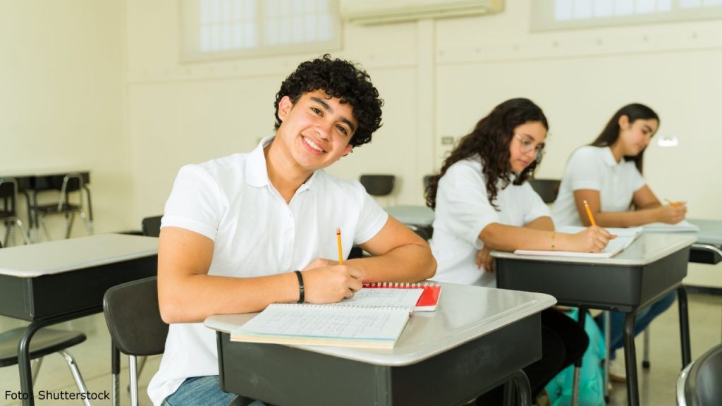 Este regreso a clases, el Servicio de Administración Tributaria recordó que ciertos gastos escolares son deducibles en la declaración anual.