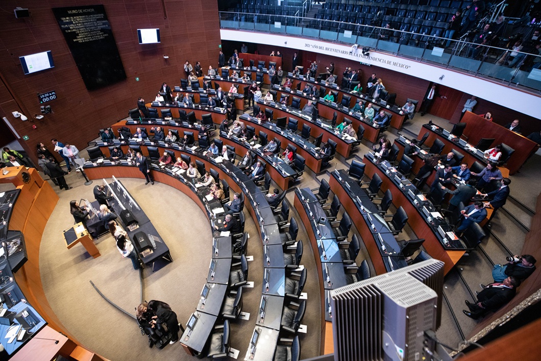 El grupo parlamentario de Morena en el Senado, liderado por Adán Augusto López Hernández, ha revelado un plan de austeridad que busca reducir el gasto legislativo y generar un ahorro de 500 millones de pesos.