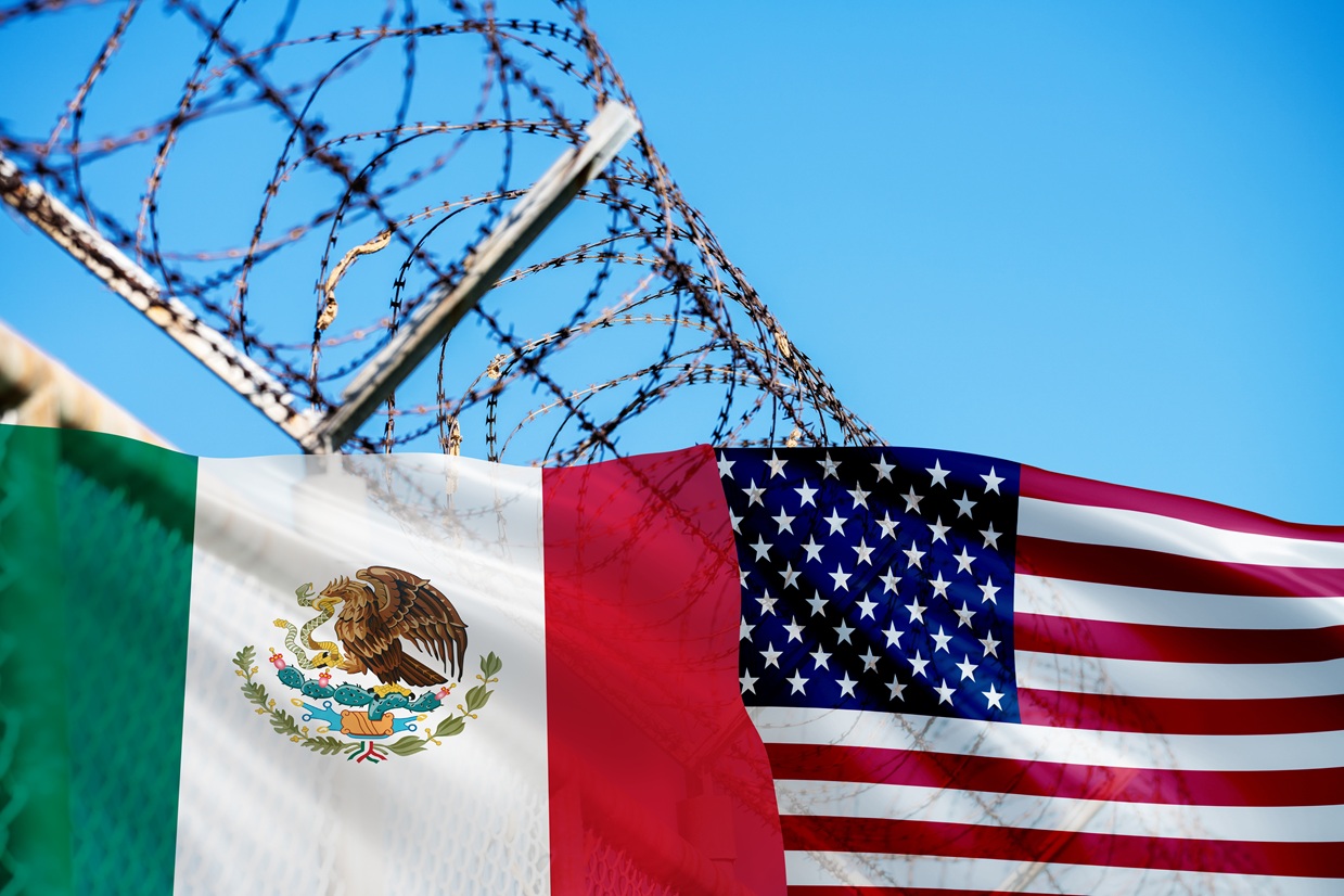 La política de "America First" de Trump se hace sentir con fuerza, especialmente a través de aranceles de emergencia del 25% vinculados a temas como el fentanilo y la migración, además de un 25% para automóviles y un 50% para el acero, el aluminio y el cobre.