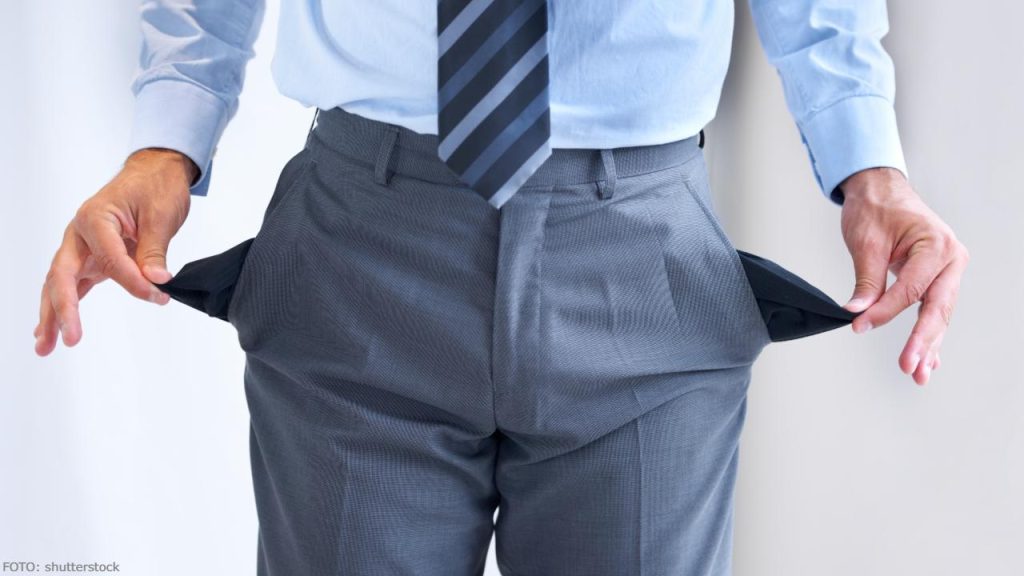 Los trabajadores menores de 40 años tienden a tomar empleos adicionales para ganar experiencia.
