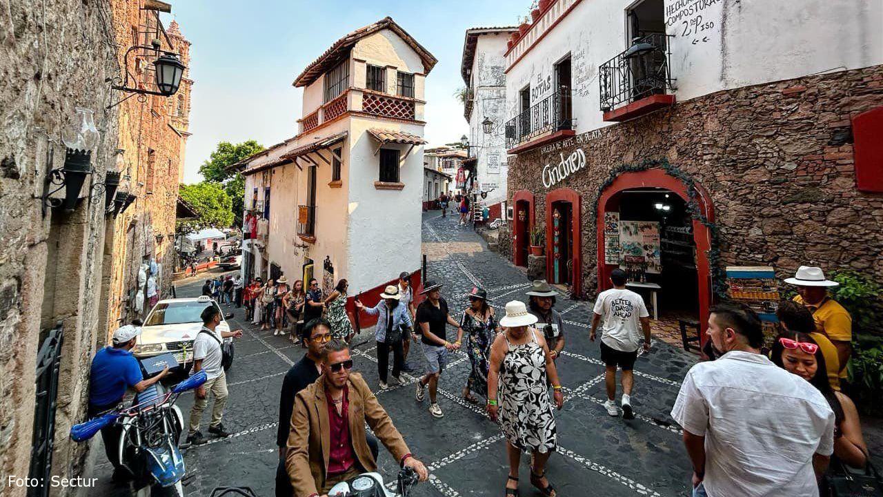 El gobierno federal impulsa el Turismo Comunitario como un modelo sostenible que fortalece la economía local, conserva tradiciones y distribuye beneficios entre las comunidades anfitrionas de las experiencias turísticas.