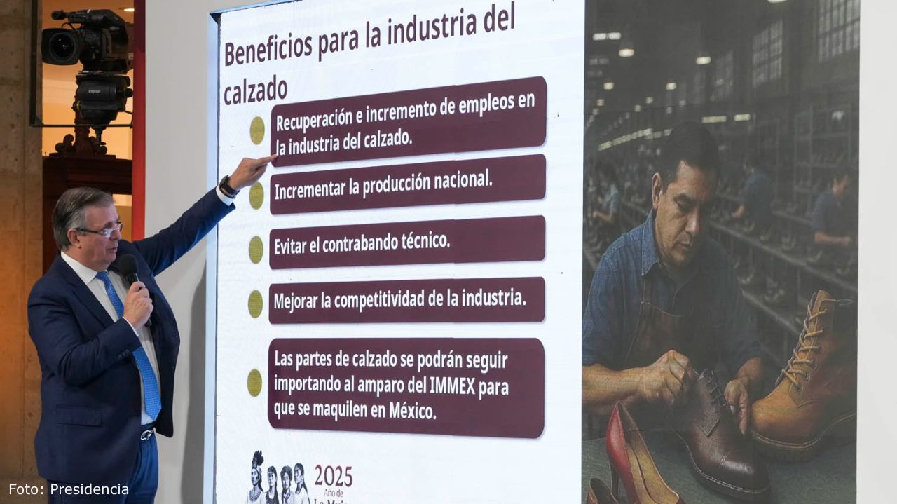 El gobierno federal anunció un decreto que impide la importación temporal de zapatos chinos. Marcelo Ebrard explicó que la medida busca proteger empleos, evitar contrabando y fortalecer la industria nacional.